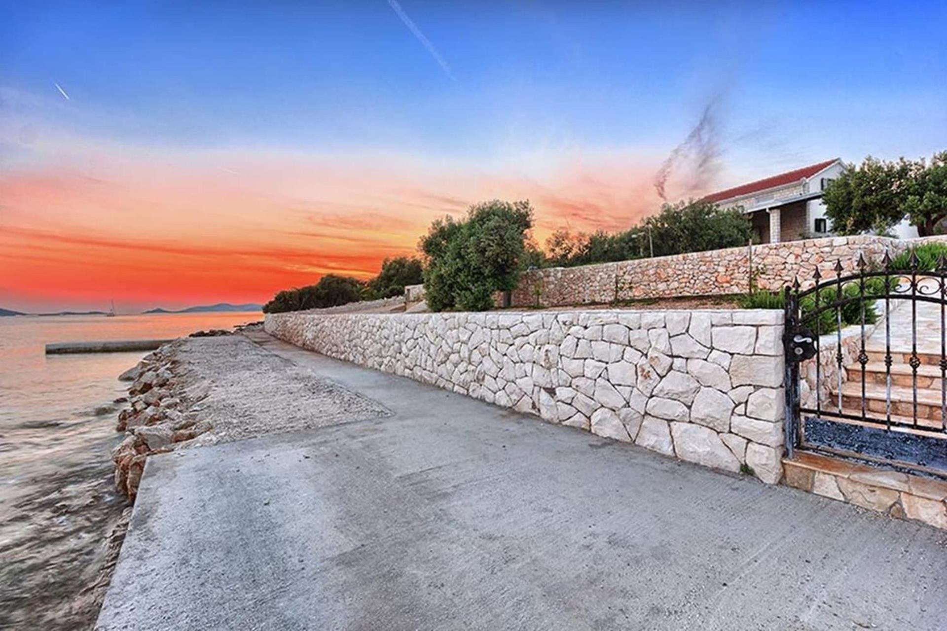 Traditional Dalmatian Stone House By The Sea Okrug Gornji Extérieur photo